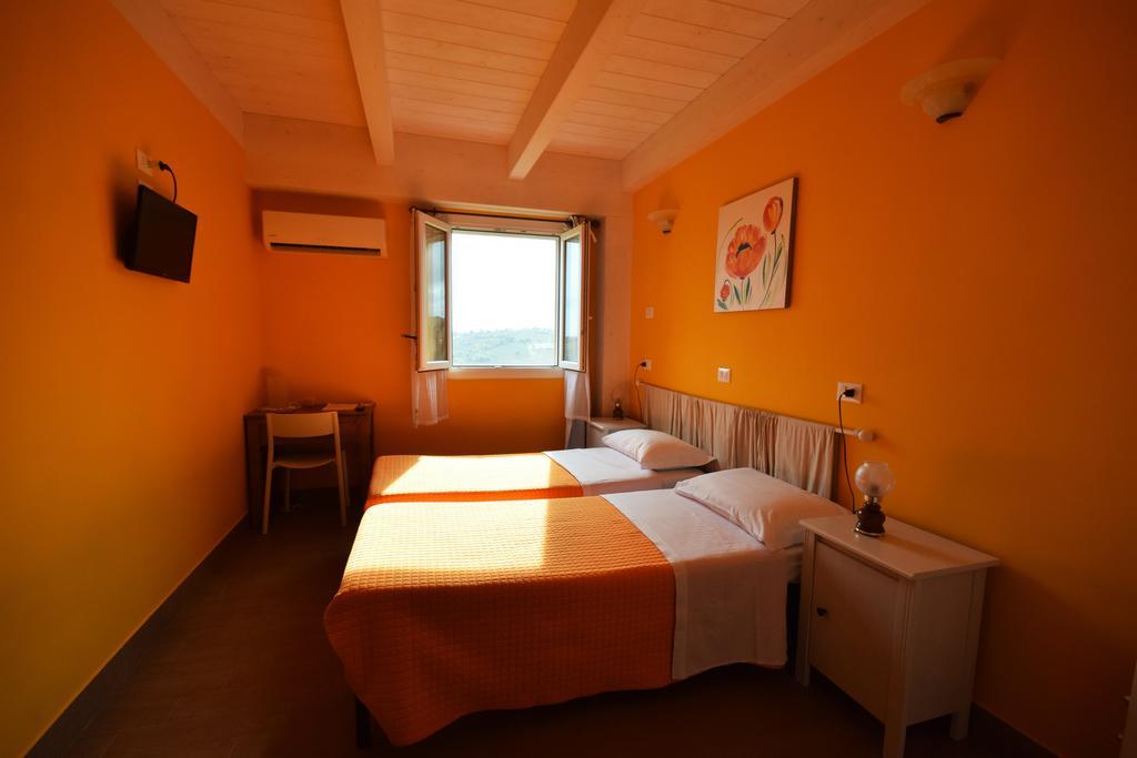 Agriturismo Al Rifugio Divino Belvedere Ostrense Dış mekan fotoğraf
